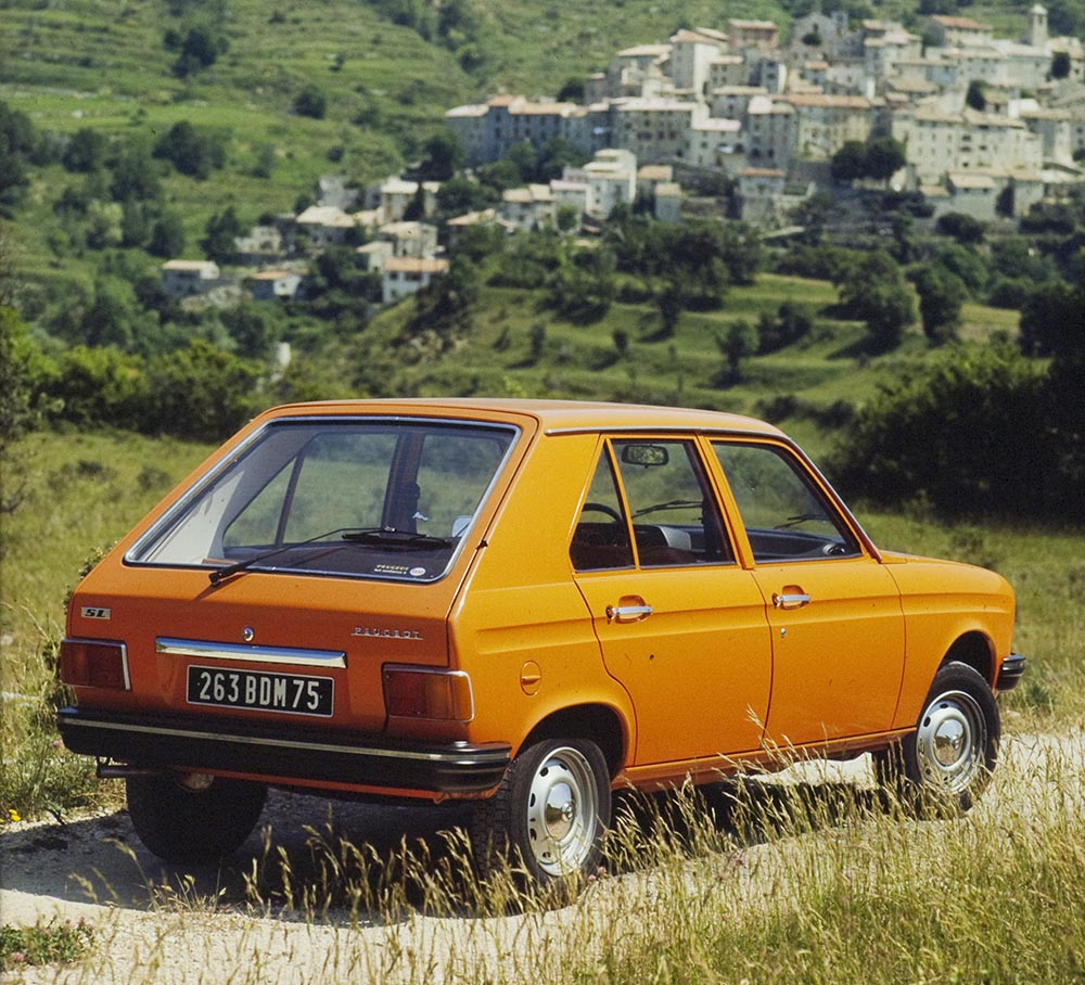 04_Peugeot_104_SL_fuenftuerig_ab_1976_Quelle_Peugeot_1000.jpg