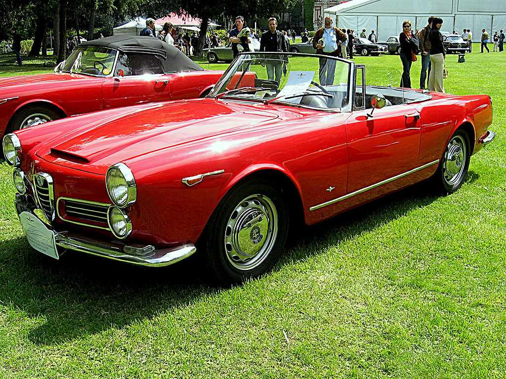 1024px-Alfa-Romeo_2600-Spider-Touring.JPG