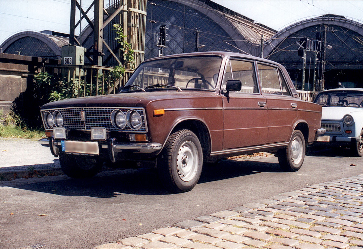 1200px-Car_Lada_russian.jpg