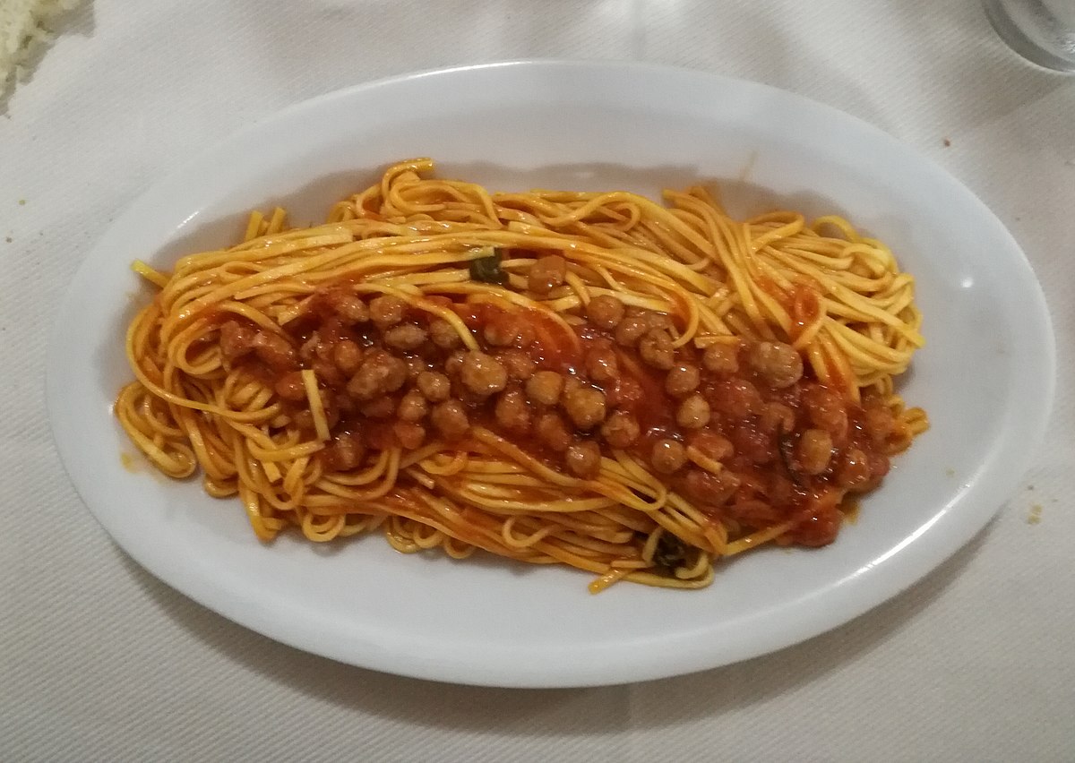1200px-Spaghetti_alla_chitarra_con_pallottine_(Teramo).jpg