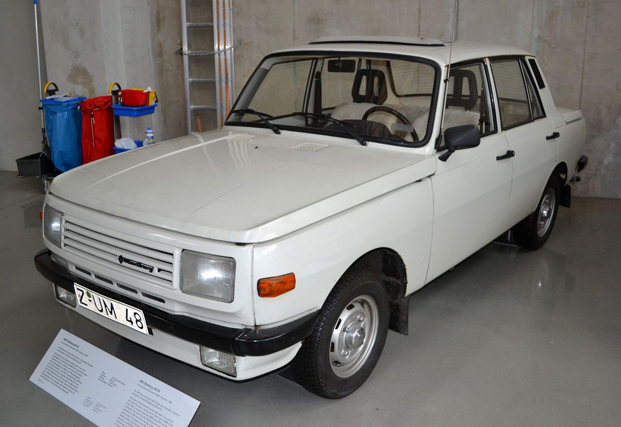 1280px-AWE_Wartburg_353W,_Verkehrszentrum_des_Deutschen_Museums.jpeg.jpg