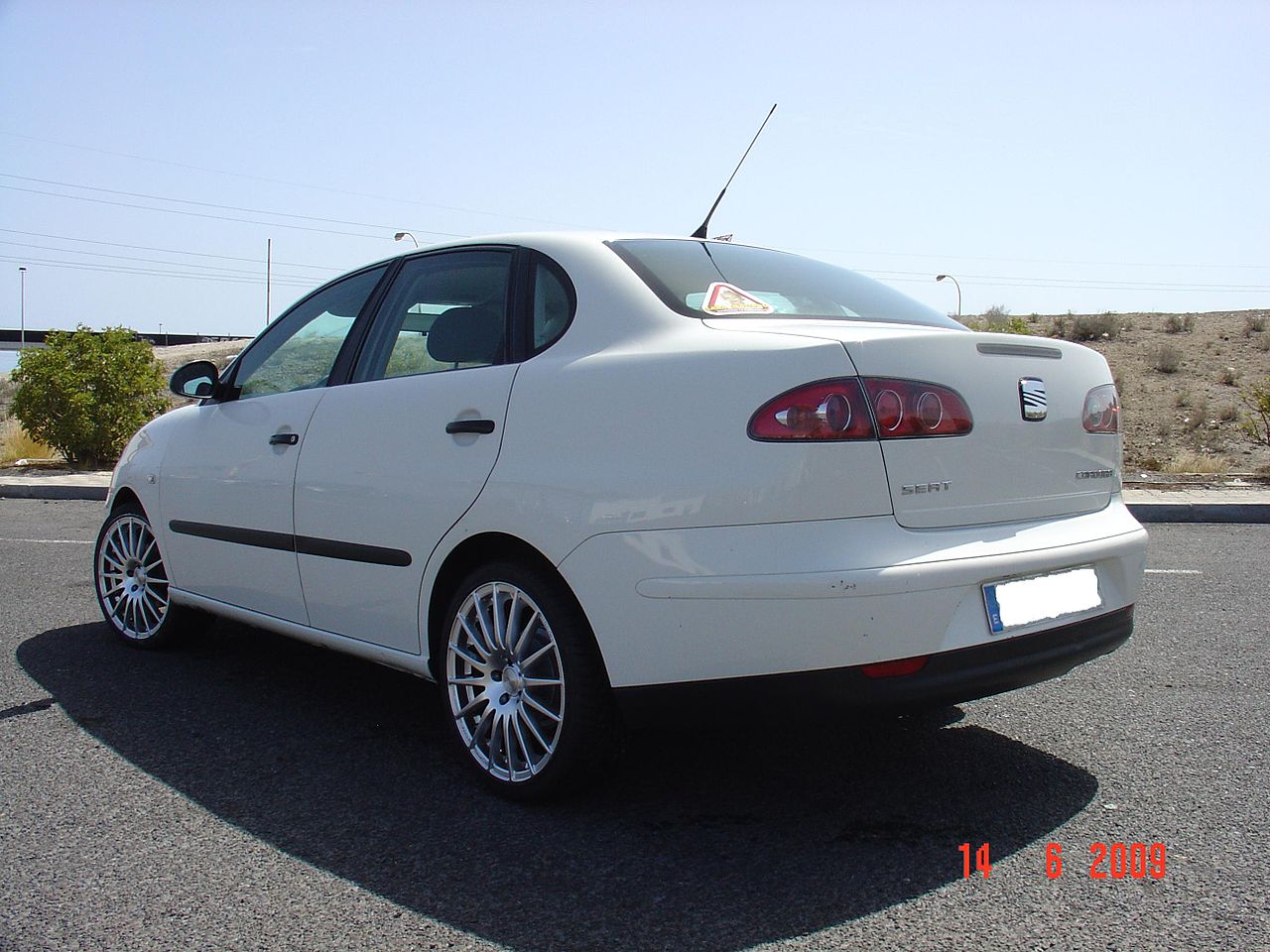 1280px-SEAT_Cordoba_1.4i_Stella.jpeg.jpg