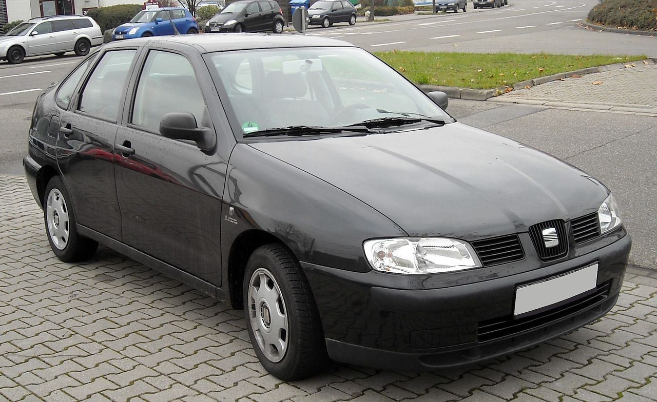 1280px-Seat_Cordoba_front_20081125.jpg