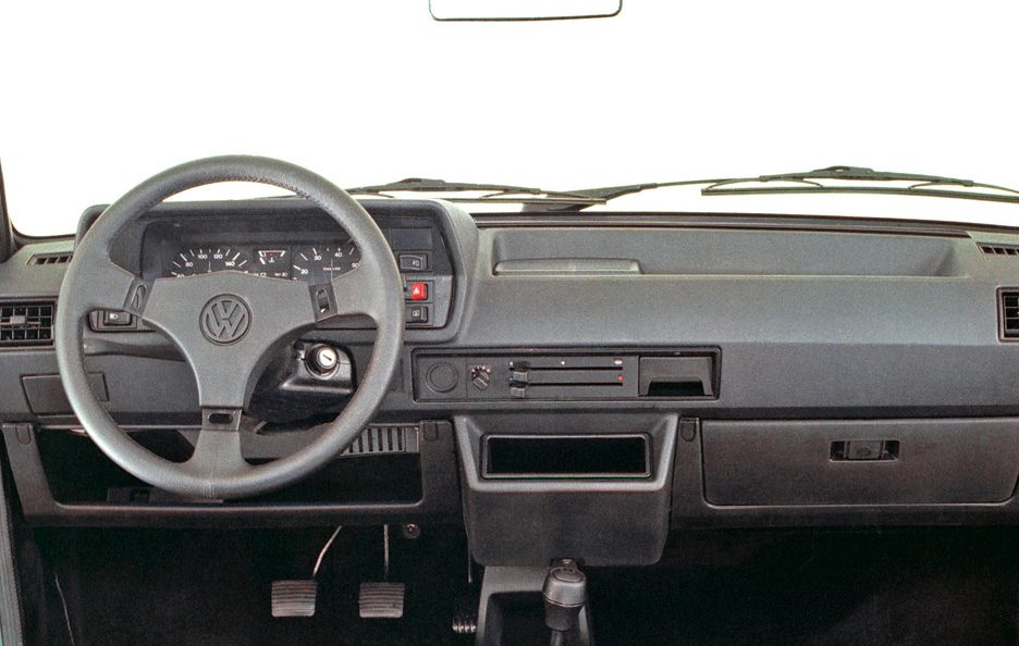 18-Volkswagen-Polo-seconda-generazione-GT40-interni-936x594.jpg