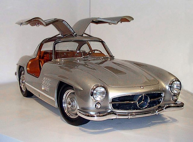 1955_Mercedes-Benz_300SL_Gullwing_Coupe_34_right.jpg