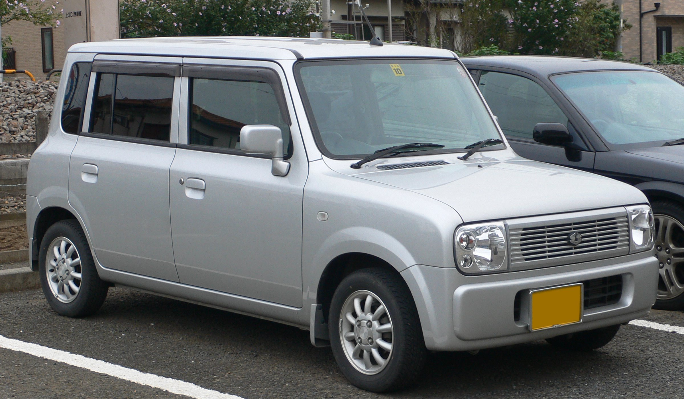 2002_Suzuki_Alto-Lapin_01.jpg
