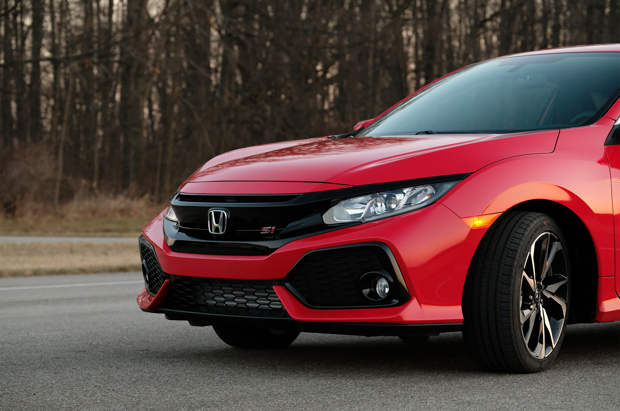2017-Honda-Civic-Si-front-side-02.jpg