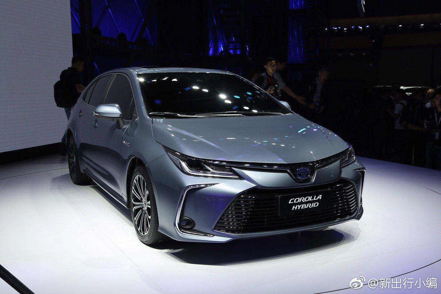 2020-toyota-corolla-hybrid-sedan-front-three-quart-8820.jpg
