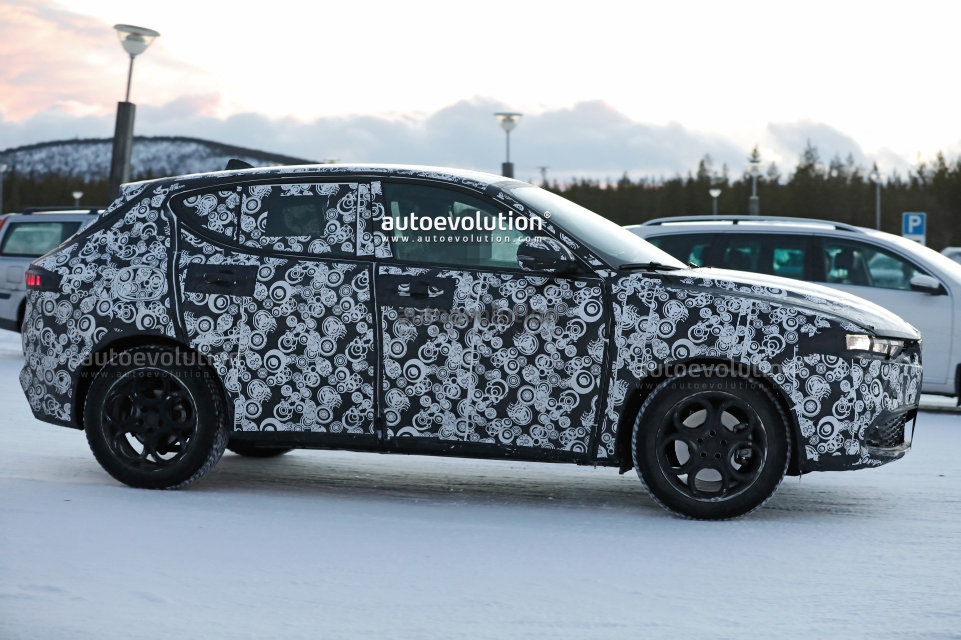 2022-alfa-romeo-tonale-unofficially-drops-camouflage-gives-titillating-vibes_43.jpg