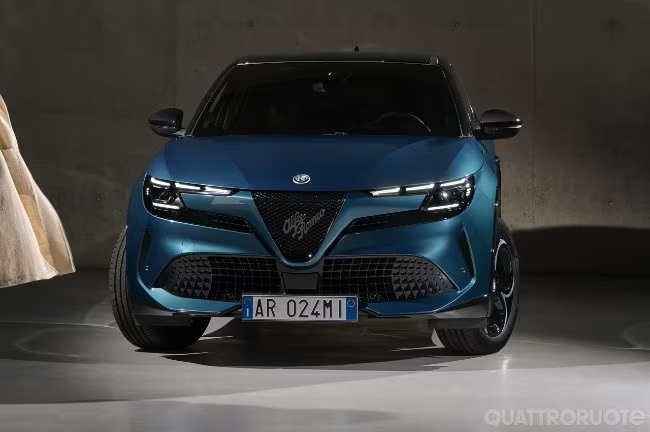 2024-Alfa-Romeo-Milano-ibrida-06.jpg
