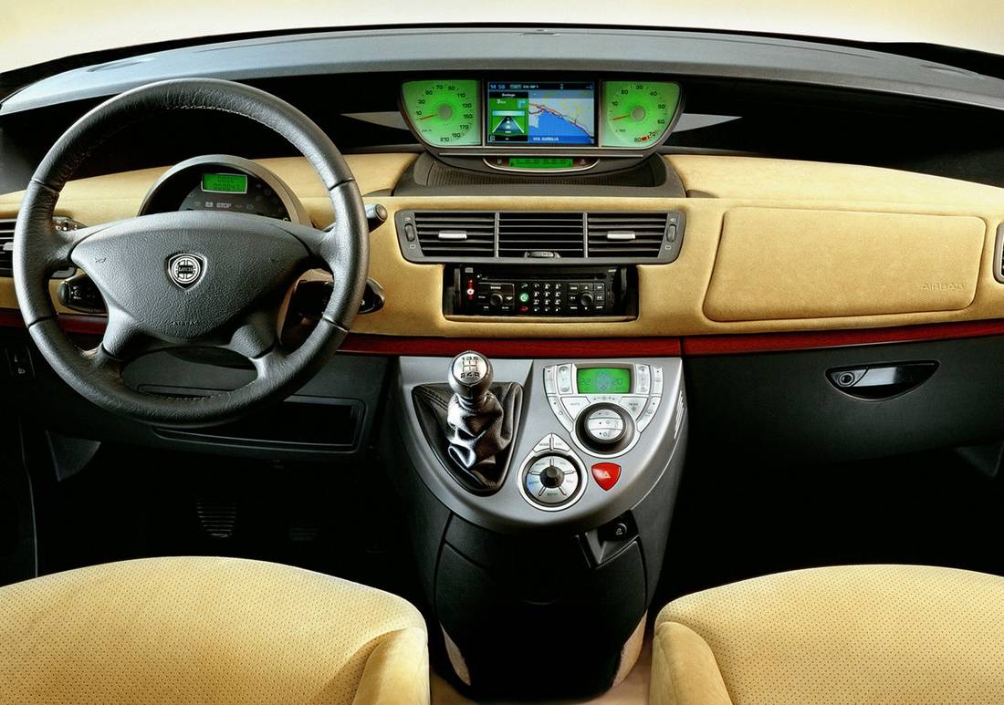 3DecdZiNYxJlu1eyZKQtXj-459fd2bc7c757438cf83d9adc925097a-lancia-phedra-interieur-1100.jpg