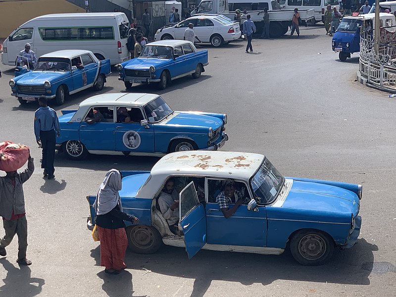 800px-Peugeot_404_in_Harar.jpg