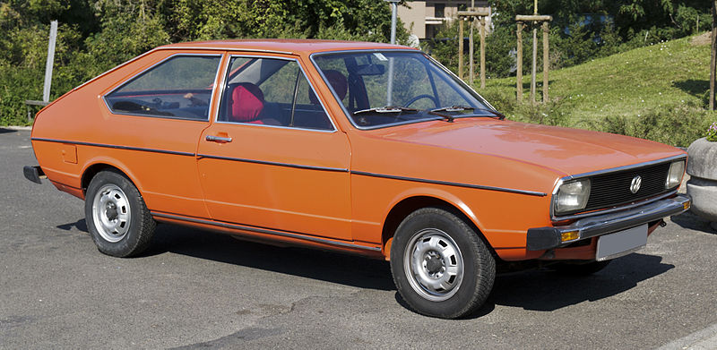 800px-Volkswagen_Passat1_front_20110921.jpg