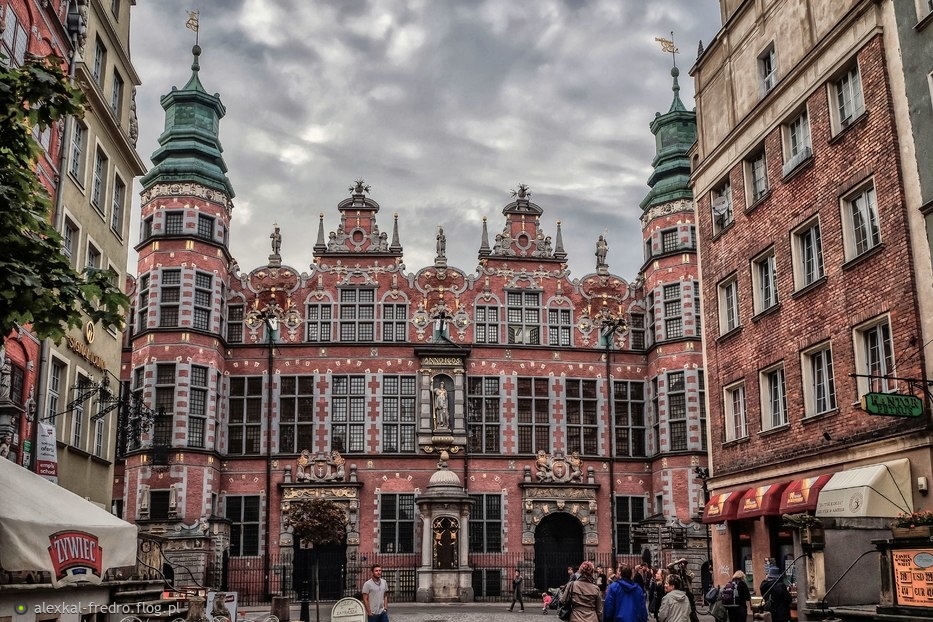 9693592_gdansk--wielka-zbrojownia-widok-z-ul-piwnej.jpg