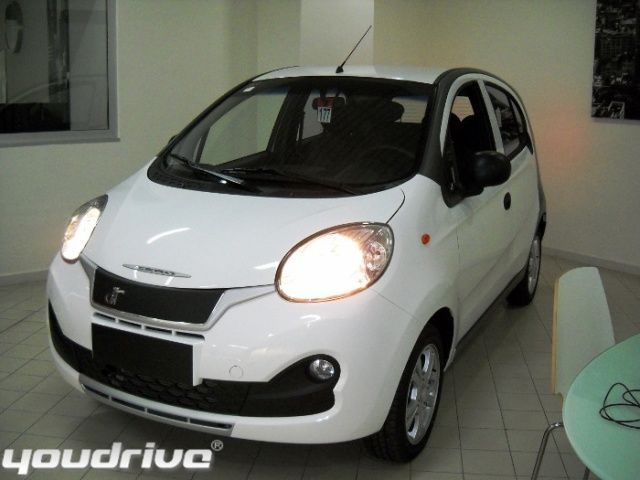 _car_dealer_84301_24027040_b_24027040_1.jpg