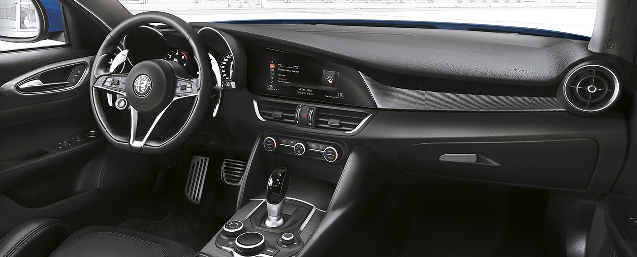 Alfa Romeo Giulia veloce 2016 2.jpg