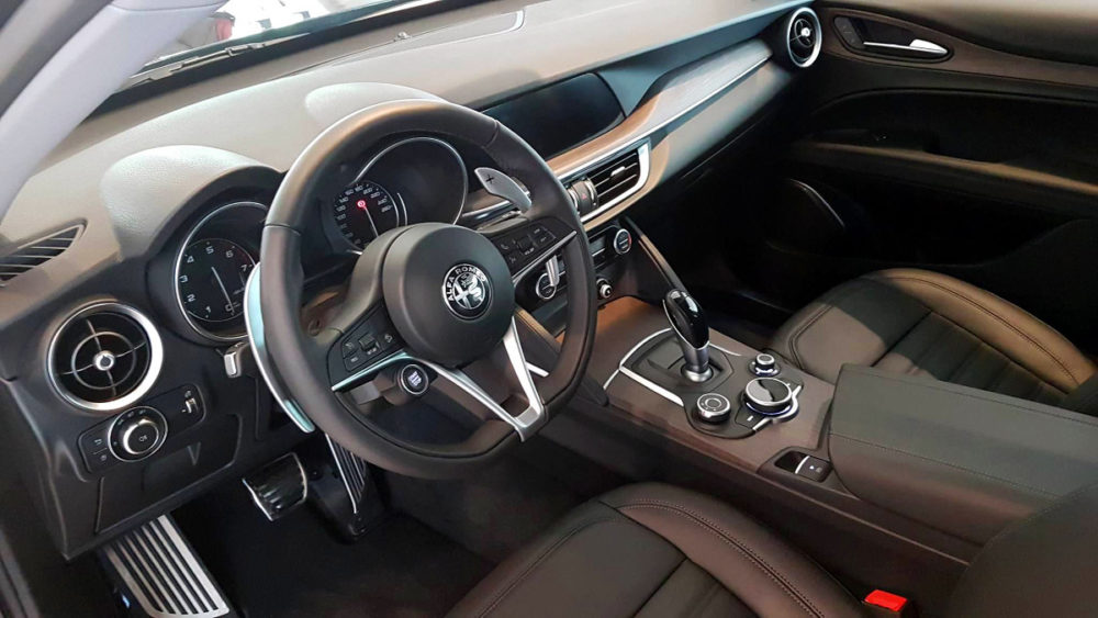 Alfa-Romeo-Stelvio-.jpg
