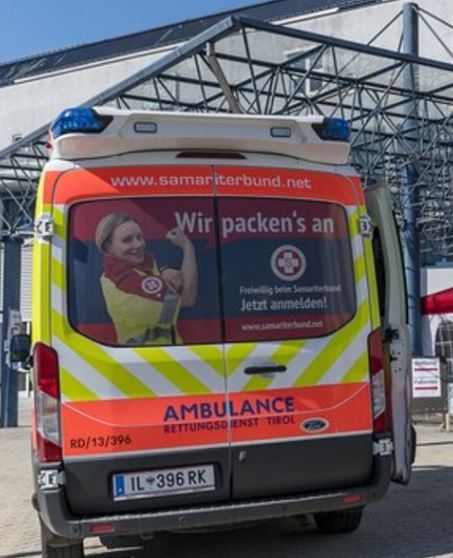 Ambulanza Tirolo.JPG