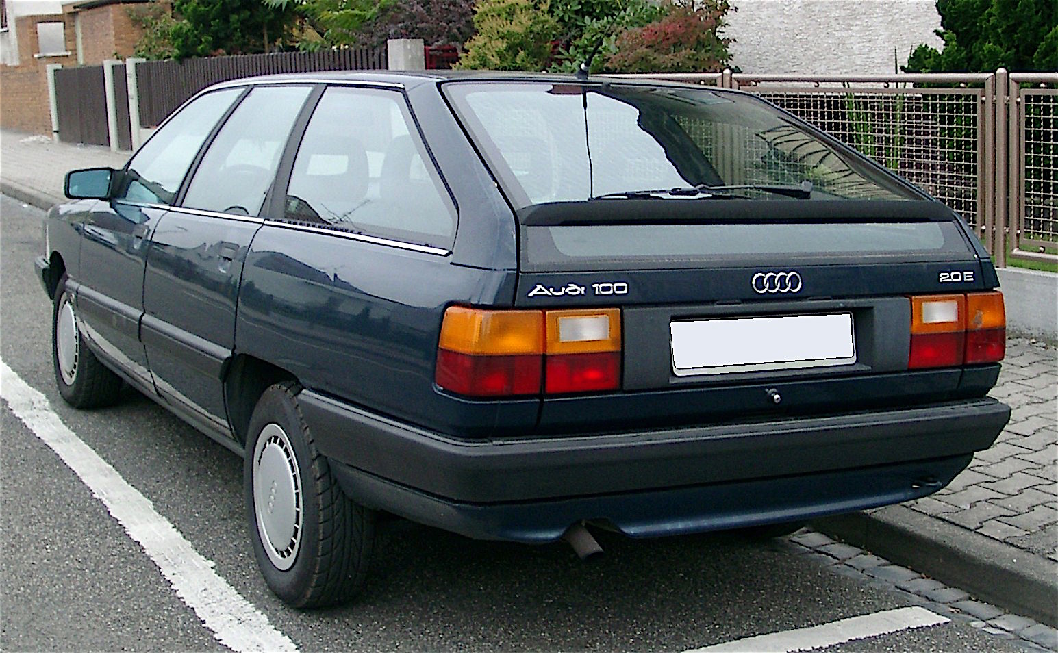 avant_audi_100_c3.jpg