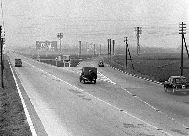 Bivio_Varese_-_Como_dell'Autostrada_dei_Laghi_alla_fine_degli_anni_50.jpg