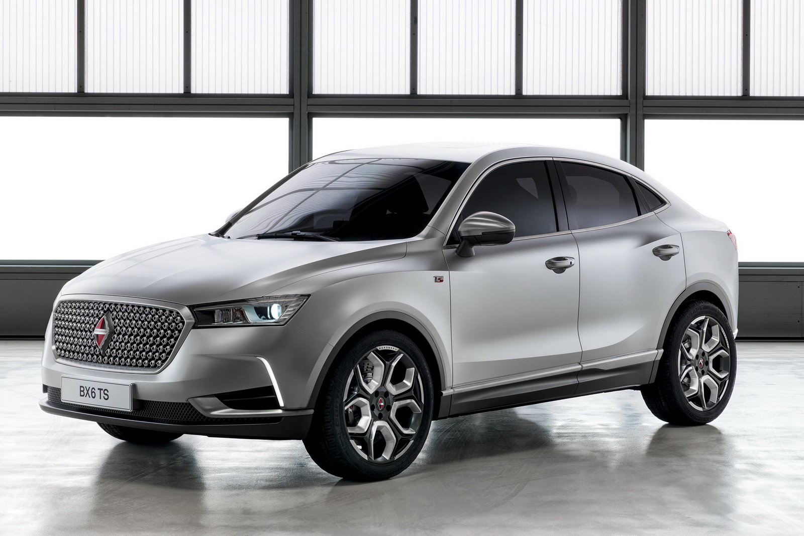 borgward-bx6-ts_2.jpg