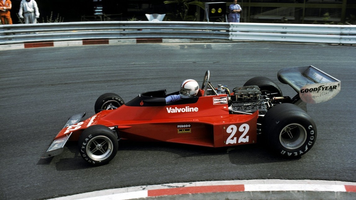 Chris Amon e la Ensign F.1.jpg