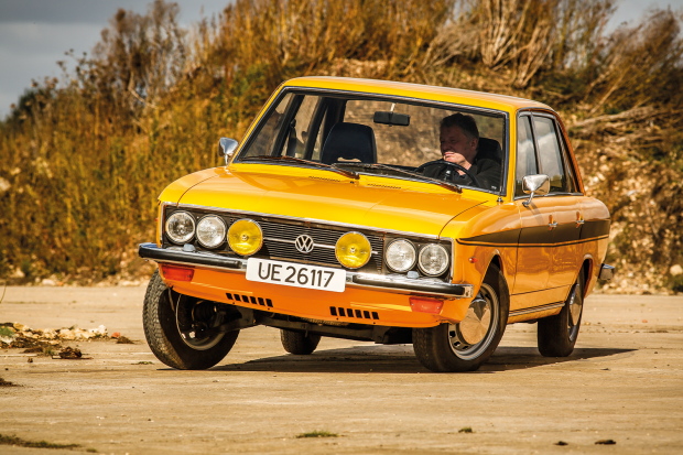 classic_and_sports_car_NSU_Ro80_Vs_VW_K70_K70_front.png