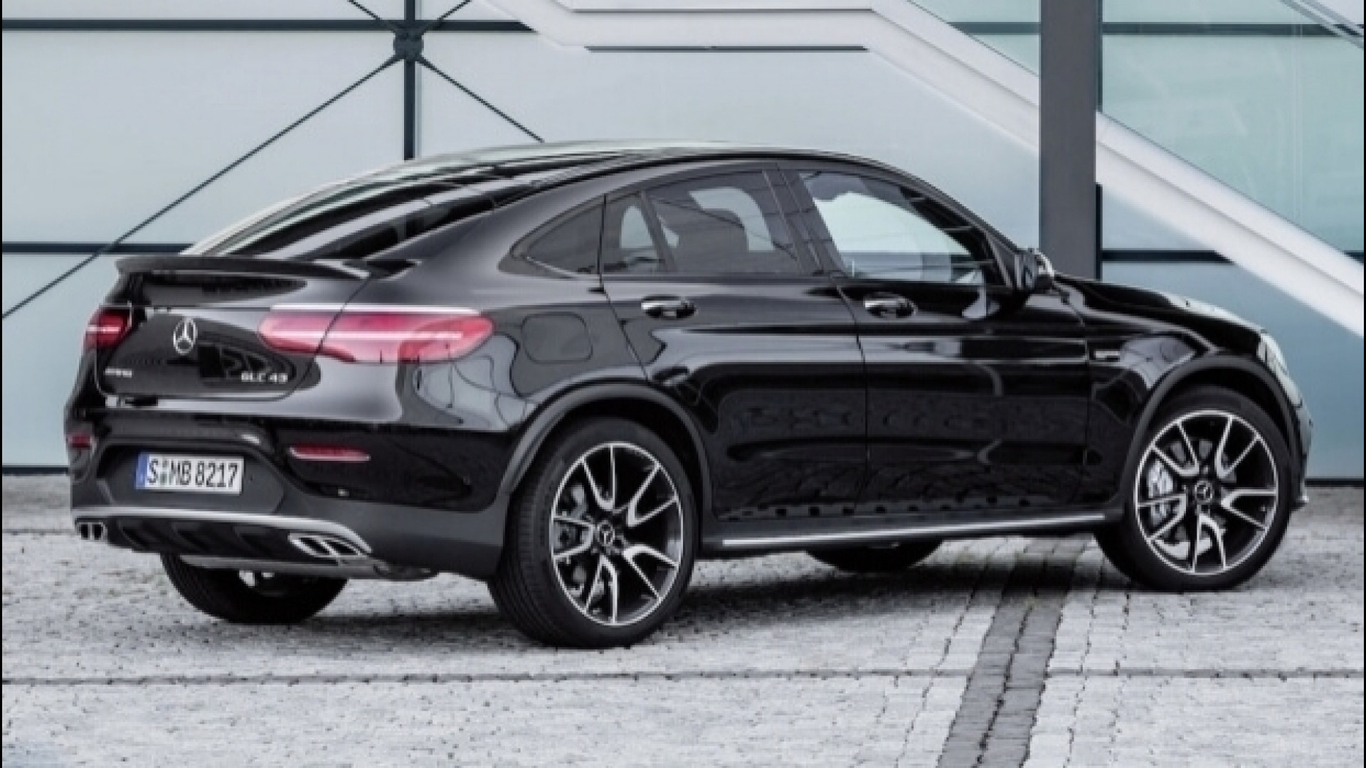 copertina-mercedes-amg-glc-coupe-tra-moda-e-cattiveria.jpg