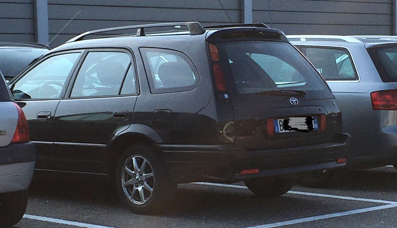 Corolla_2001.jpg