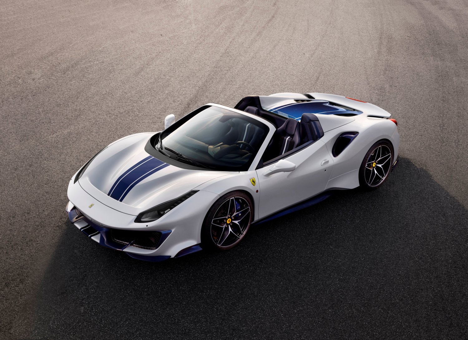 ferrari-pista-spider-2.jpg