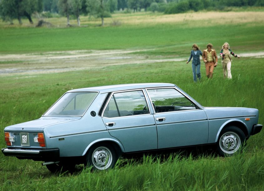 Fiat-131-Mirafiori-Special-1974-azzurra.jpg