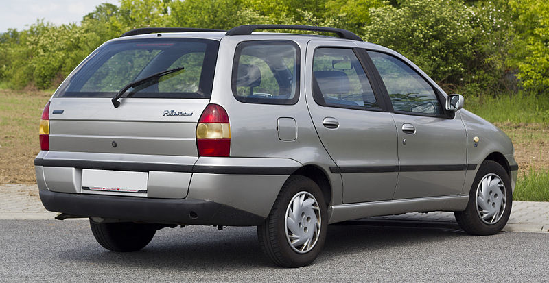 Fiat_Palio_Weekend_rear_20120519.jpg