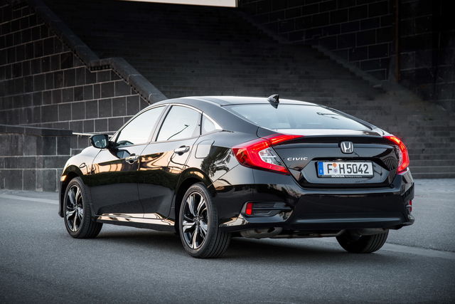honda-civic-sedan-4-porte-2017-06_07.jpg