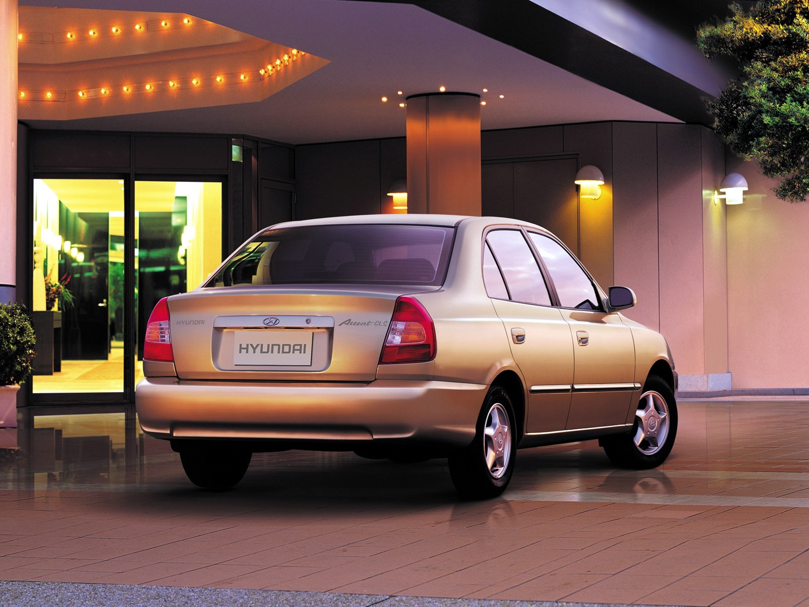 HYUNDAI-Accent-4-Doors-3166_8.jpg
