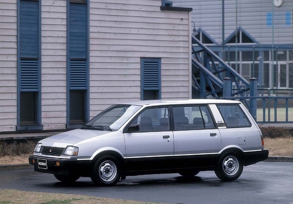 images_mitsubishi_space_wagon_1983_1_b.jpg