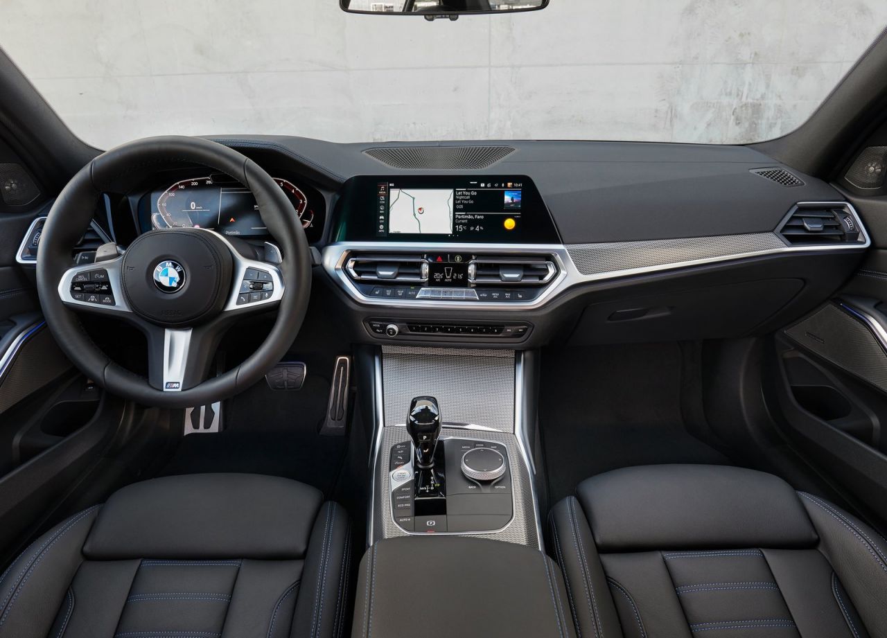 Interior-BMW-330i-M-Sport-2019-motorpoint02.jpg