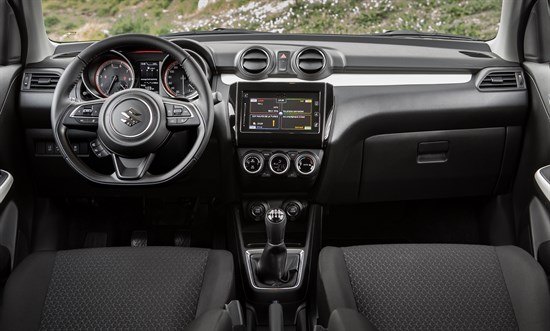 interni-suzuki-swift-2017.jpg
