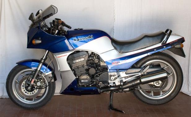 Kawasaki GPZ900R.jpg
