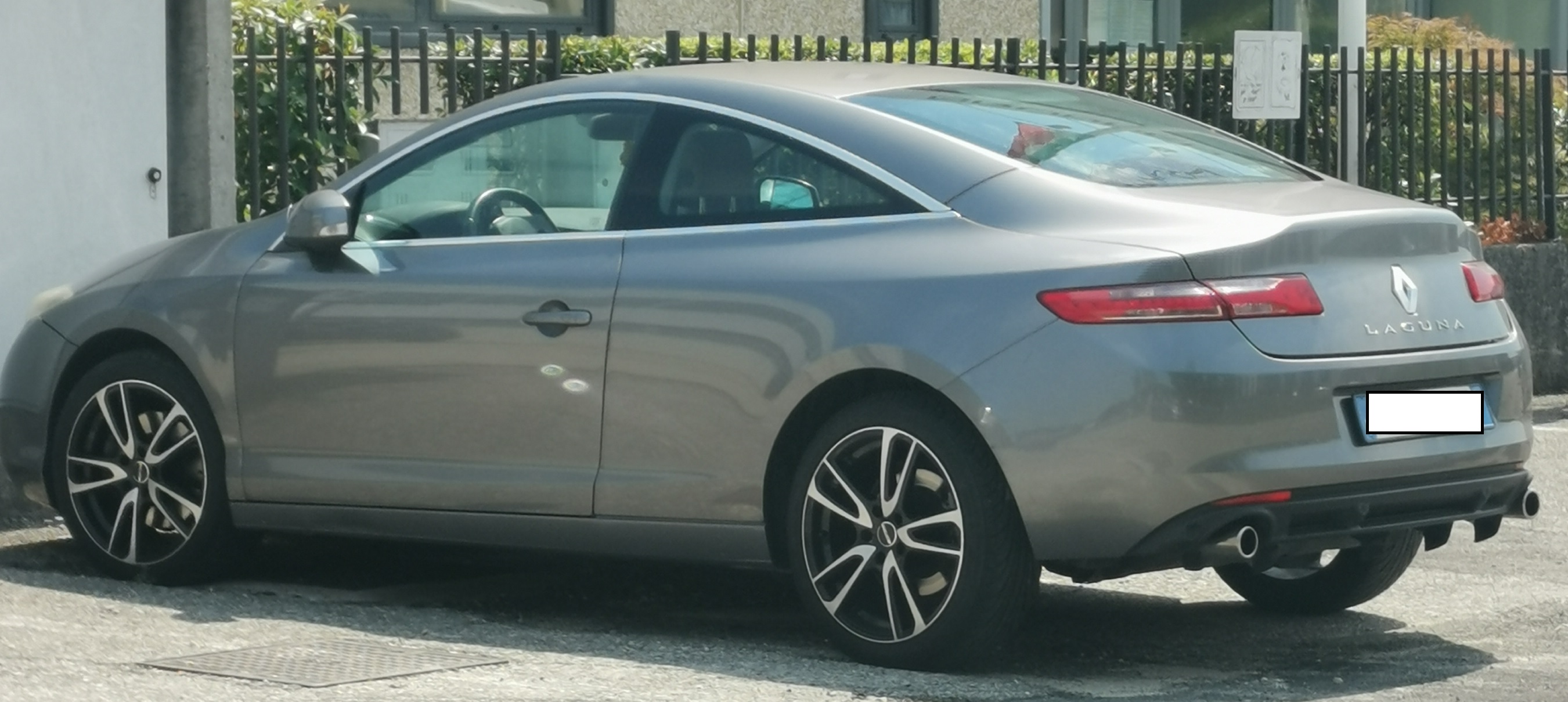 laguna coupe.jpg
