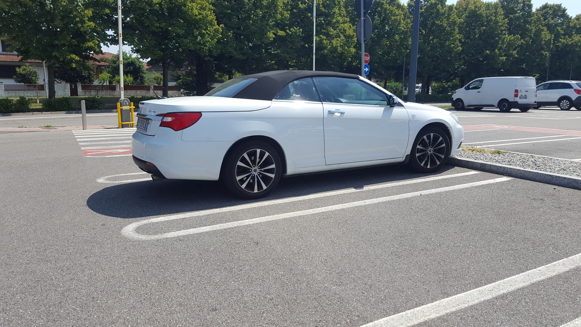 lancia1.jpg