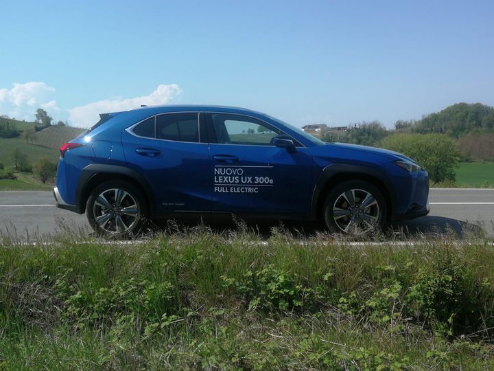 lexus.jpg