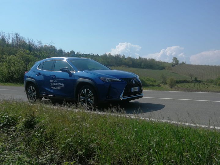 lexus2.jpg