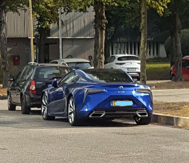 lexus2.jpg