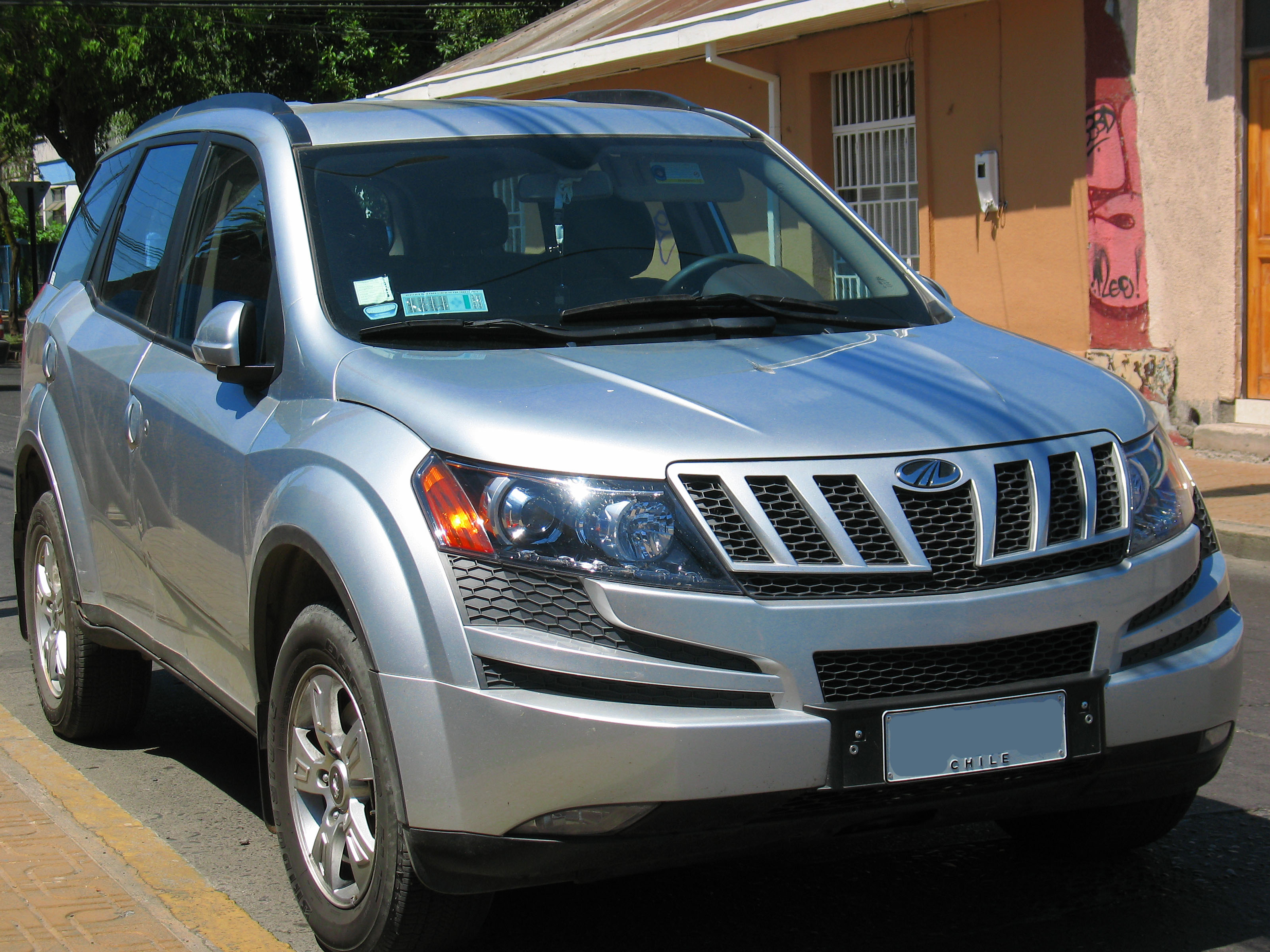 Mahindra_XUV_500_2014_(13611614885).jpg