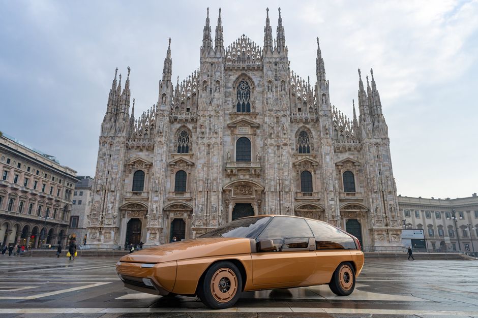 mazda-mx81-cathedrale-milan-1981_1.jpg