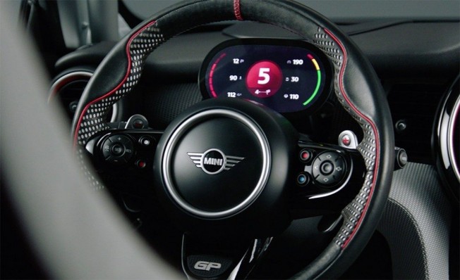 MINI-Digital-Cockpit-MINI-John-Cooper-Works-GP-Concept-Spy-1.jpg