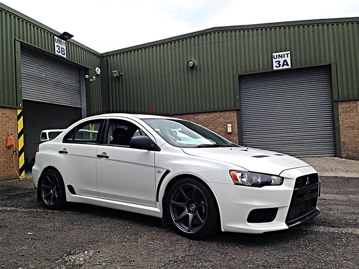 mitsubishi-evo-x-S2776463-1.jpg