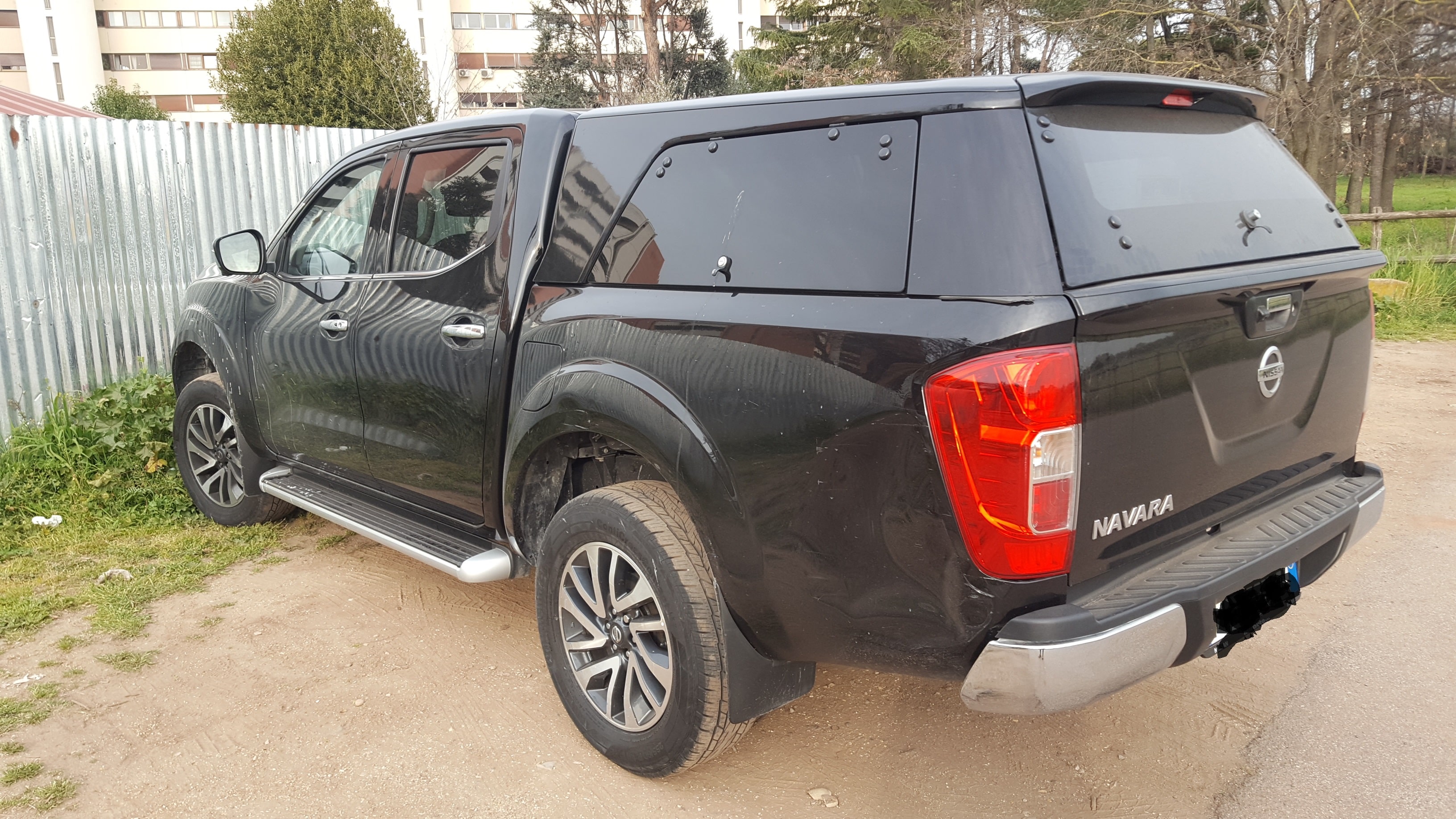 Navara 2 dietro-min.jpg