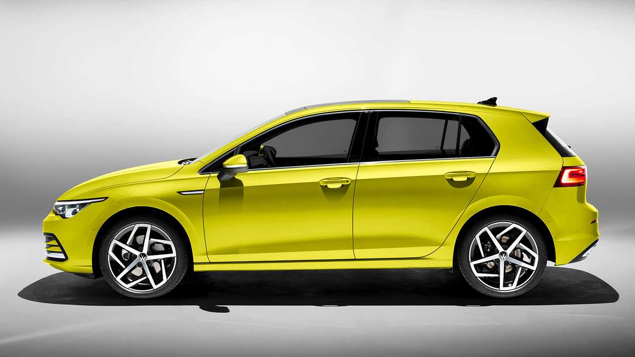 nuova-volkswagen-golf-8-vs-vecchia-golf-7.jpg