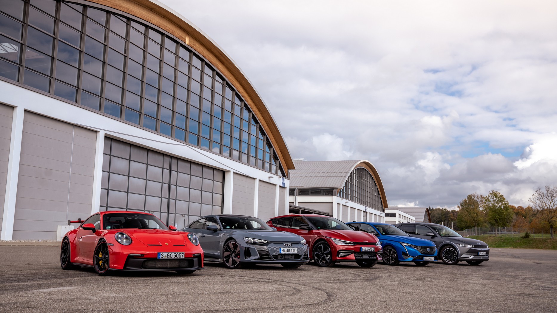 of-the-five-2022-german-premium-car-of-the-year-awards-three-went-for-evs-172751_1.jpg